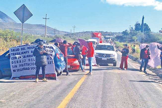 Manifestación de trabajadores: sitiaron ambos carriles de la vía México