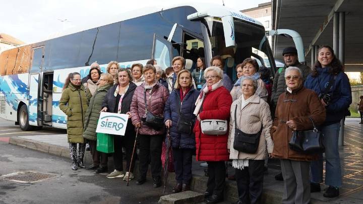 Siero sigue trabajando contra la soledad no deseada (y lo hace llenando autobuses)