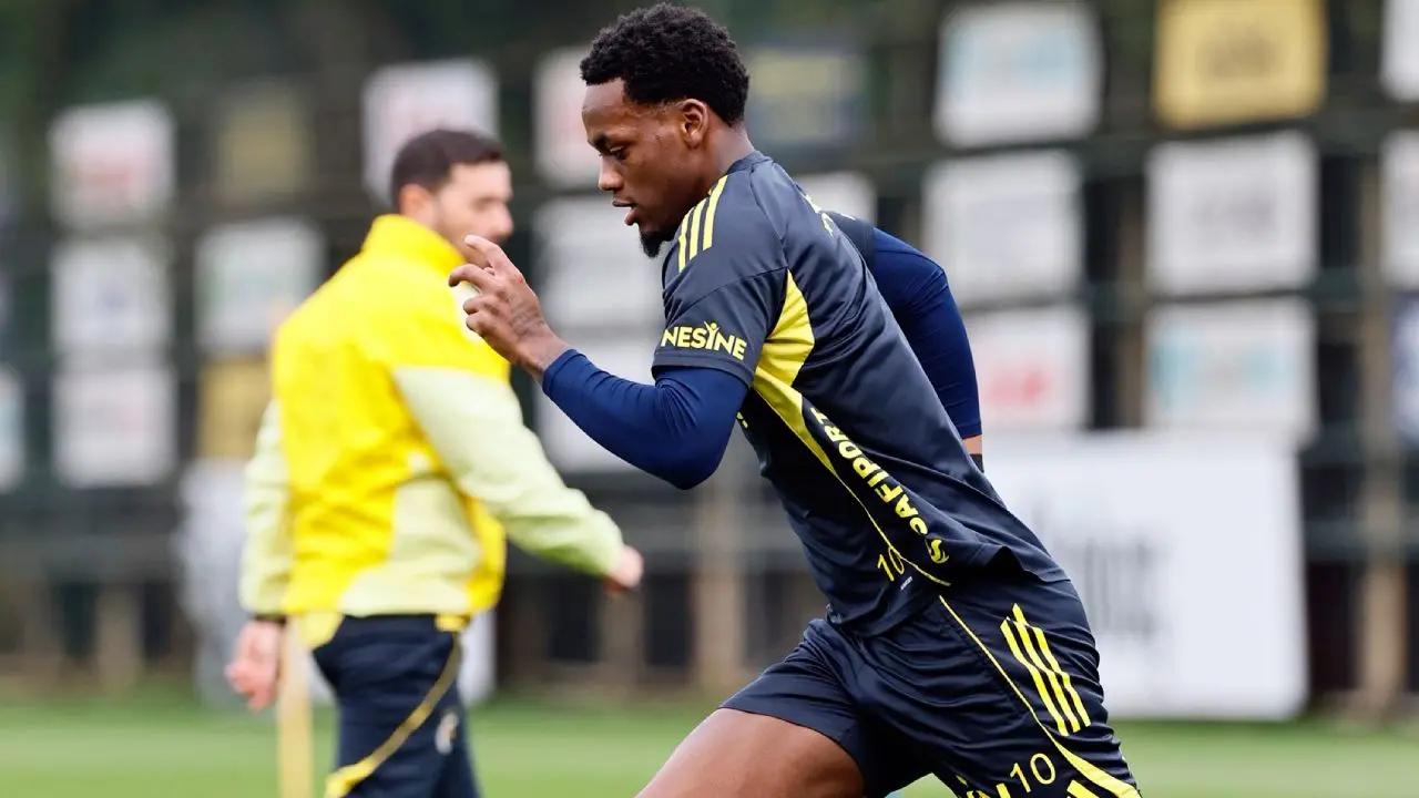 A Jhon Durán le traerían fuerte competencia en el Fenerbahce; fue campeón de Champions League