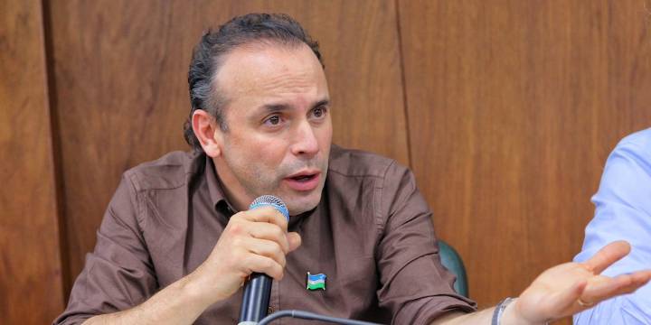 Pese a polémica por menores muertos en Guaviare, alcalde de Cali respaldó bombardeos de las Fuerzas Militares y pide extender operativos en el Valle: “Es lo necesario”