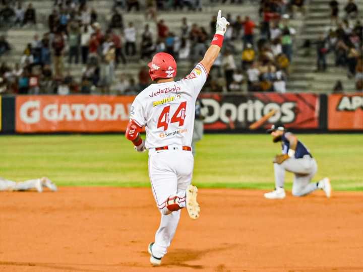 Rangel Ravelo se despide de Cardenales de Lara