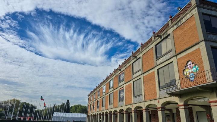 Admiran en redes sociales el cavum o nube perforadora que apareció en el cielo de Puebla