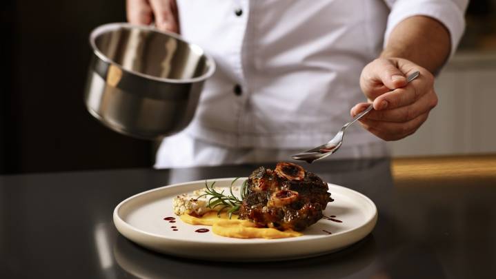 We Asked 6 Private Chefs What They Make For Their Celebrity Clients