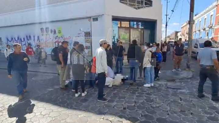 Transporte Público Atropella a Pareja de Extranjeros de la Tercera Edad en el Centro de Puebla