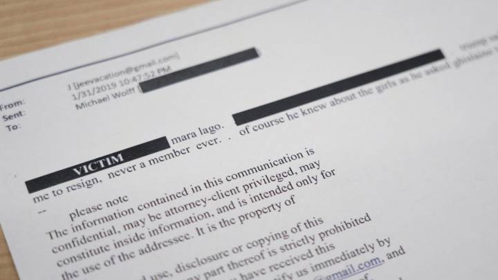 La Casa Blanca acusa a los demócratas de usar "un relato falso" para vincular a Trump con el pederasta Epstein