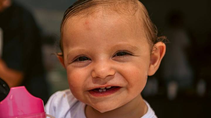 Bebés de madres con estrés en el embarazo desarrollan los dientes antes, según un nuevo estudio