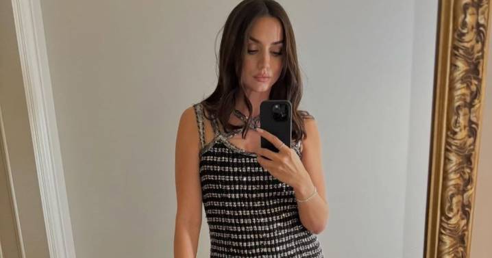 Ana de Armas' Cami Top Owns the Post