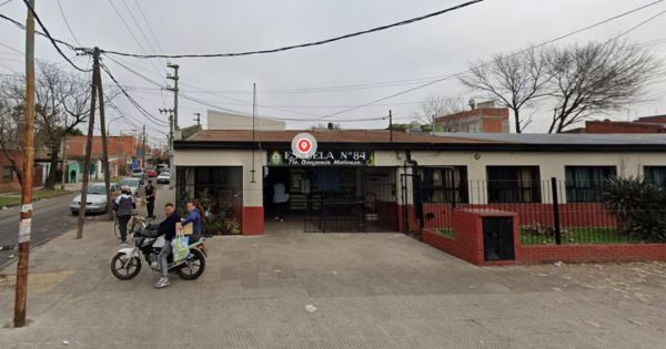 Madre atacó a golpes a una maestra: podría perder un ojo