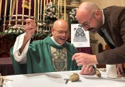 La primera puntada que todos esperaban: así nace la nueva saya de la Virgen de las Lágrimas de Alicante