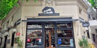 Cafetines de Buenos Aires: el rincón dedicado a Cortázar que es resistencia cultural e invita a sumergirse en el mundo del escritor