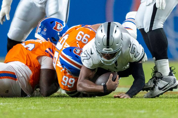 Raiders’ Geno Smith hurt in ‘Thursday Night Football’ loss to Broncos