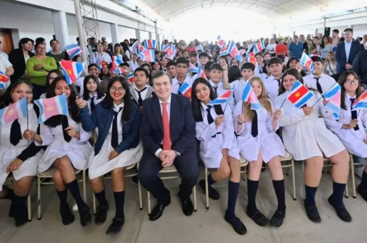El gobernador Zamora habilitó el renovado edificio del colegio secundario "San Antonio" de Choya