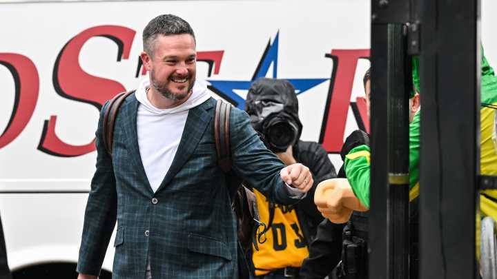 Oregon's Dan Lanning talks short week, run game ahead of Minnesota