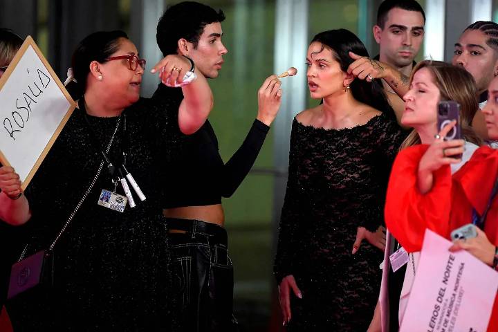 El nacionalismo catalán carga contra Rosalía por hacer que la Escolanía de Montserrat cante en español en 'Lux'