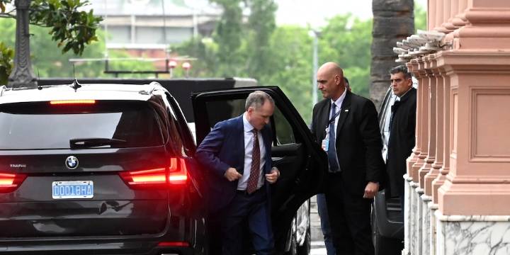 Milei recibe al nuevo embajador de los Estados Unidos, Peter Lamelas, antes de viajar a Miami y Nueva York