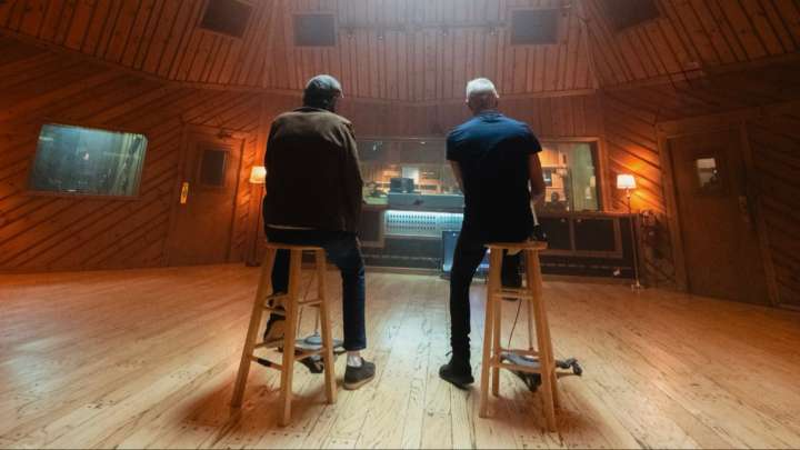 Así Suena 'Estrellitas y Duendes' de Juan Luis Guerra en la Voz de Sting