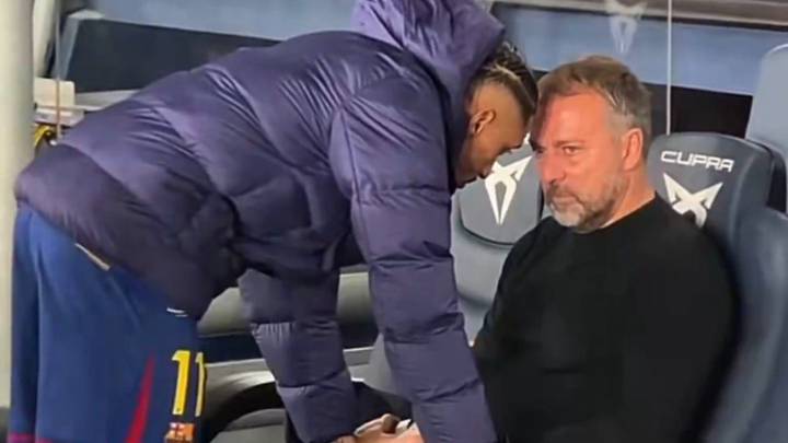 La imagen que da la vuelta al mundo: Raphinha consuela a un Flick al borde de las lágrimas