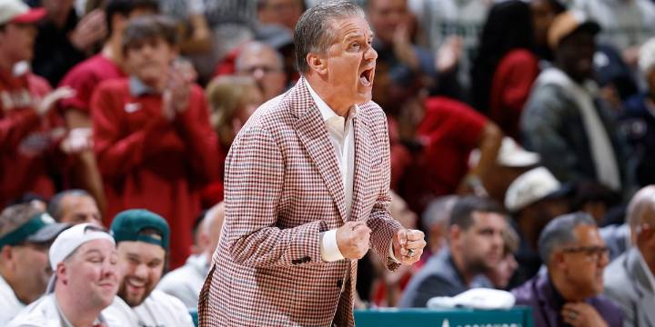 No. 22 Michigan State tops No. 14 Arkansas 69-66 in matchup of Tom Izzo, John Calipari
