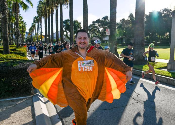 Pre-Thanksgiving feast runs keep Redlands, Inland Empire residents moving