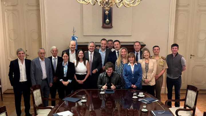 Javier Milei presentó a las nuevas autoridades y reunió a su gabinete para definir acuerdos legislativos