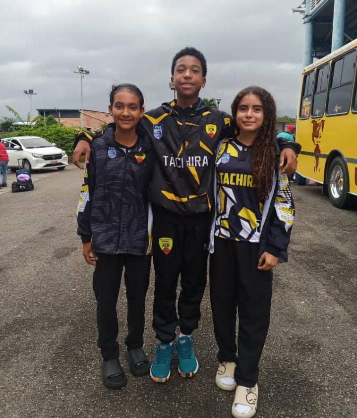 Tres deportistas colonenses en Valencia con la selección Táchira u12