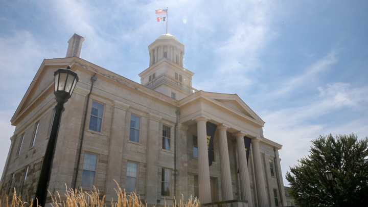 University of Iowa instructors feel strain of growing class sizes