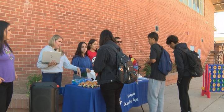 Sunnyside High uses peer coaches to boost FAFSA completion rates
