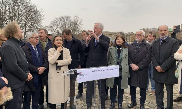 París celebra los 475 años de los ‘bouquinistes’ con un acto a orillas del Sena