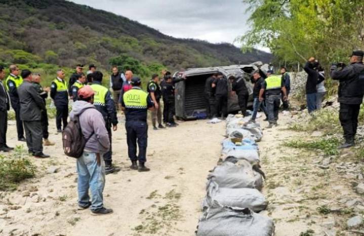Persecución, tiroteo y secuestro de 301 kilos de marihuana: golpe de la policía tucumana a los narcos en el límite con Salta