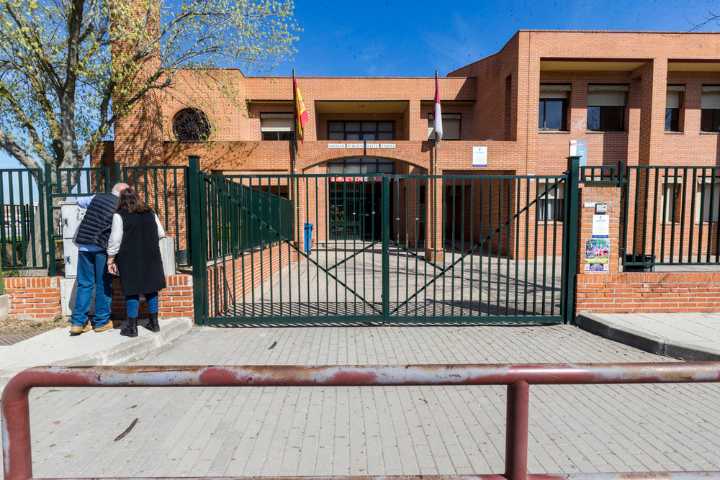 El contrato de mantenimiento de colegios se prorroga un año