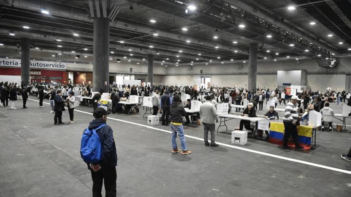 Inicia la votación del referéndum constituyente de Ecuador en delegaciones del exterior