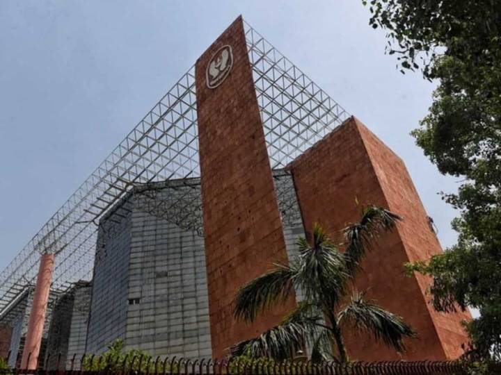 LIC shares jump 2% after strong Q2 earnings; brokerages see up to 50% upside