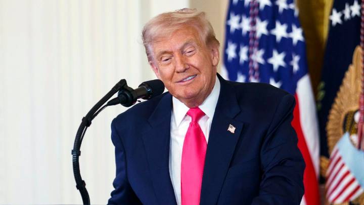 Trump cambia de opinión; pide a congresistas votar para difundir archivos de Epstein