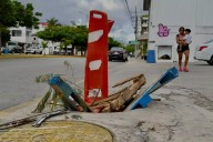 Exigen ciudadanos de Playa del Carmen a la CFE arreglar registros sin tapas
