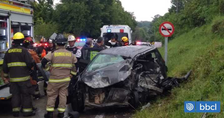 Triple colisión dejó un fallecido y cinco lesionados en accidente camino a Pucón