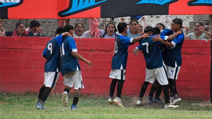 Río Dulce goleó a Gramilla y se subió a la cima de la Zona 13