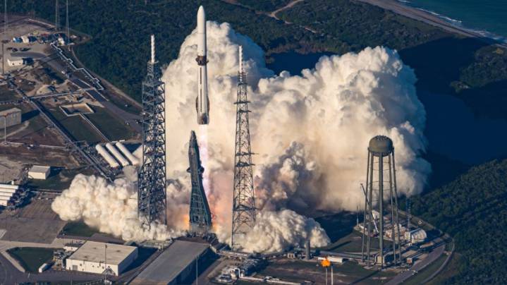 Blue Origin, de Jeff Bezos, consiguió recuperar un propulsor de cohete en una plataforma en el mar y hasta Musk aplaudió