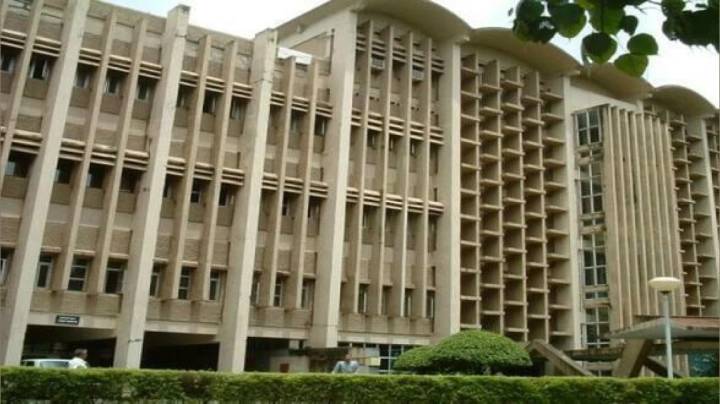 IIT Bombay Slips 23 Places in QS Asia 2026 Rankings Despite Strong Scores