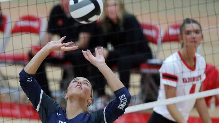 Mintz twins share 'very strong connection' on Hoban volleyball team