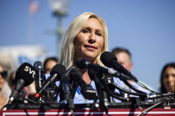 La republicana Marjorie Taylor Greene renuncia al Congreso tras ruptura con Trump