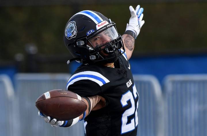 6A football: Kaden Abrantes, Lake Zurich run past Grant