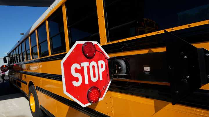 Advierten se trata de un simulacro de emergencia autobús volcado en San Benito