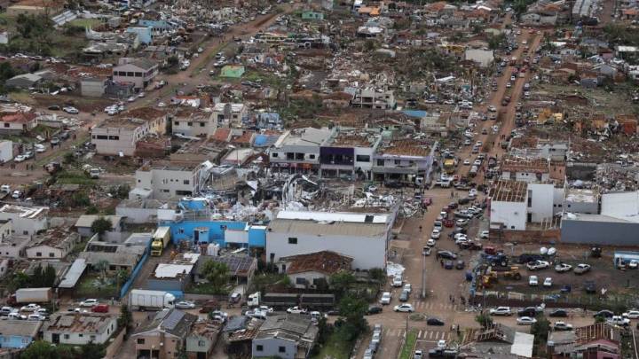 Devastador tornado arrasa el sur de Brasil y deja seis muertos y más de 700 heridos