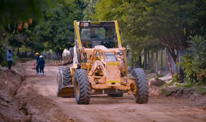 La Alcaldía de Valledupar construye en el corregimiento de La Vega 1.5 kilómetros de pavimento