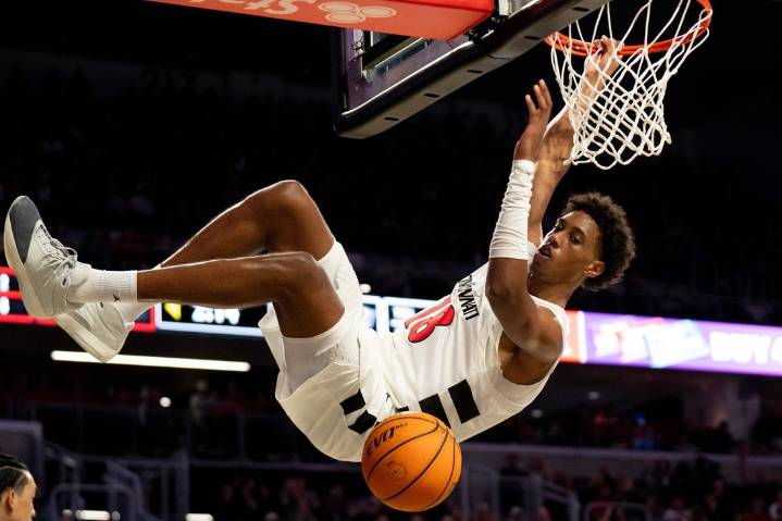 Deadspin | Cincinnati, Dayton renew long-time basketball rivalry