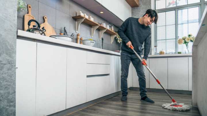 The Common Kitchen Essential You Should Start Adding To Your Mop Water