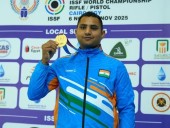 Ravinder crowned world champion, Elavenil bags bronze