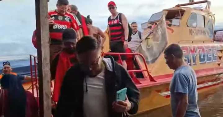 Hinchas de Flamengo CRUZARON FRONTERA EN BARCO para ver final de Libertadores (VIDEO)