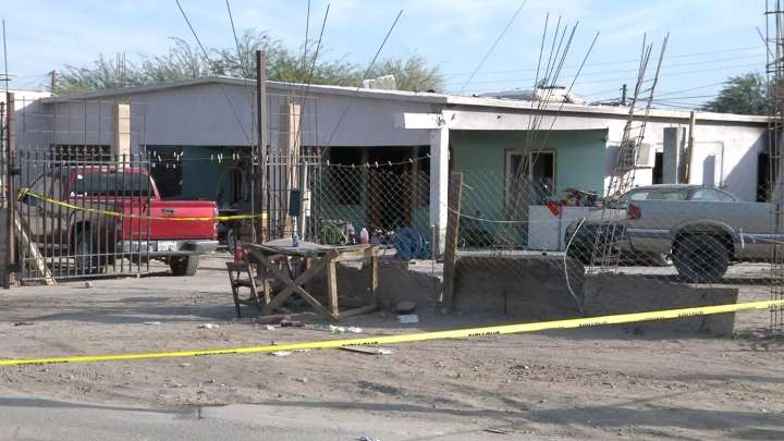 Explosión por Presunta Pirotecnia Dejó Varios Heridos en BC; Lanzó Vidrios y Escombro a Vecinos