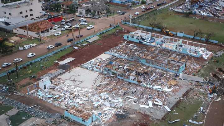 Las desoladoras imágenes del tornado que ya ha dejado al menos seis muertos y más de 750 heridos en Brasil